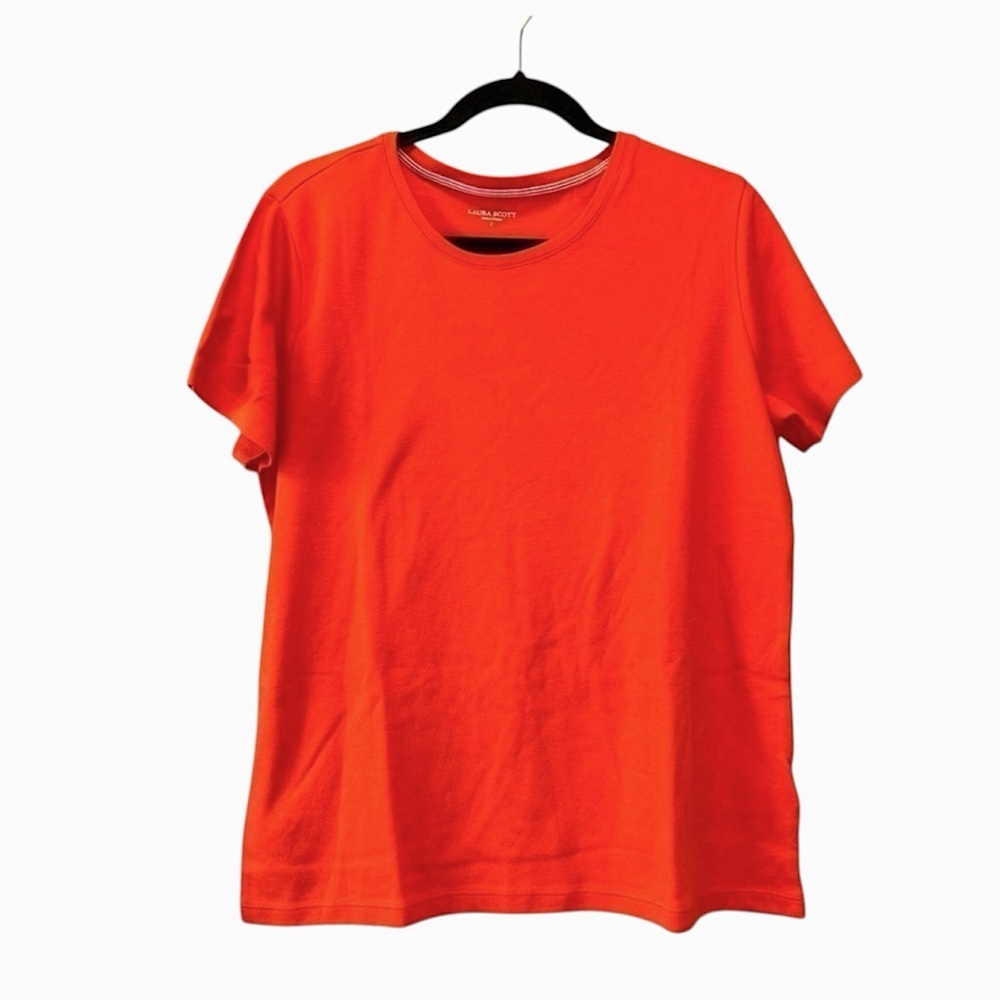 Laura Scott women’s Tee Large
